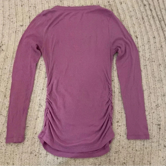 Liz Lange Maternity purple‎ long-sleeve ribbed v-neck T-shirt, size X-small​ - Picture 2 of 3